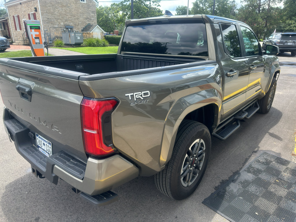 Used 2025 Toyota Tacoma TRD Sport AWD/4WD image 3