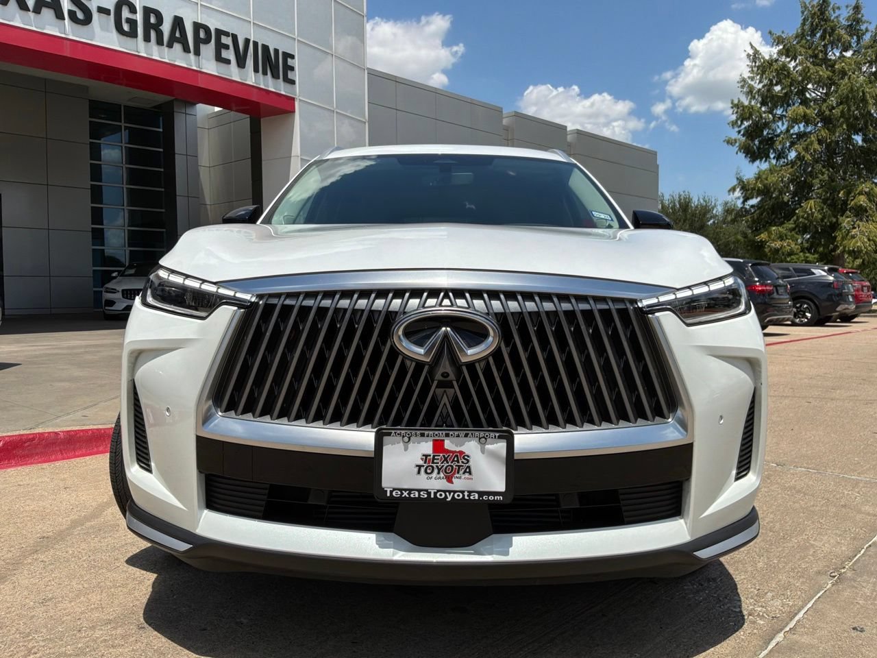 Used 2026 INFINITI QX60 Luxe FWD image 3