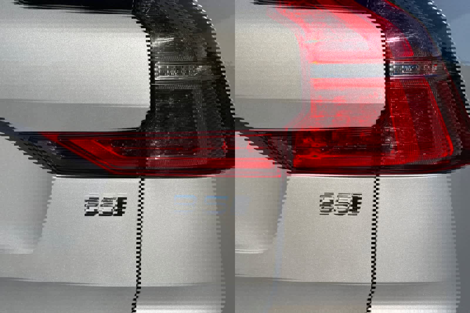 Used 2025 Volvo XC60 B5 Plus image 32