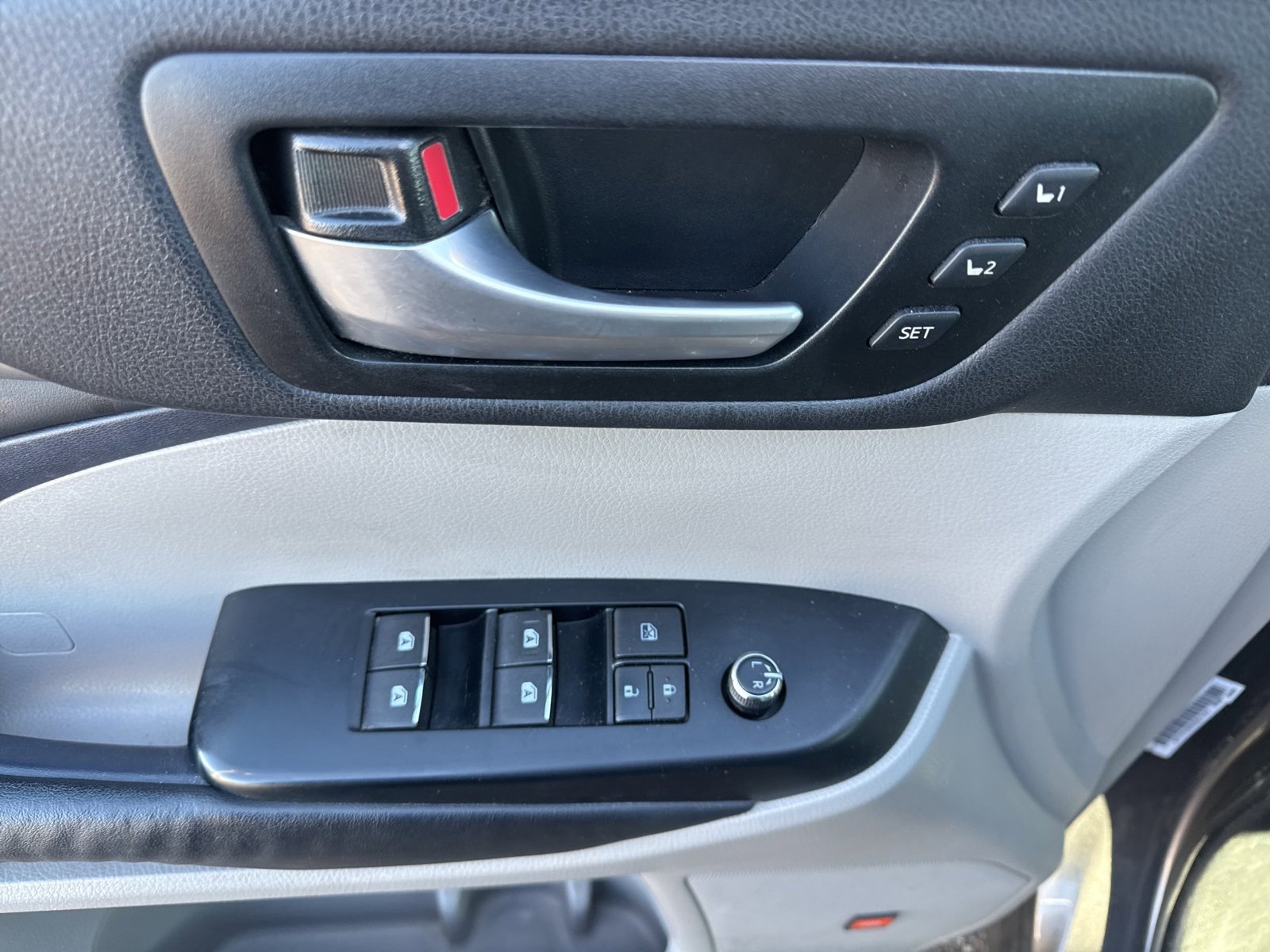 Used 2014 Toyota Highlander Limited image 18