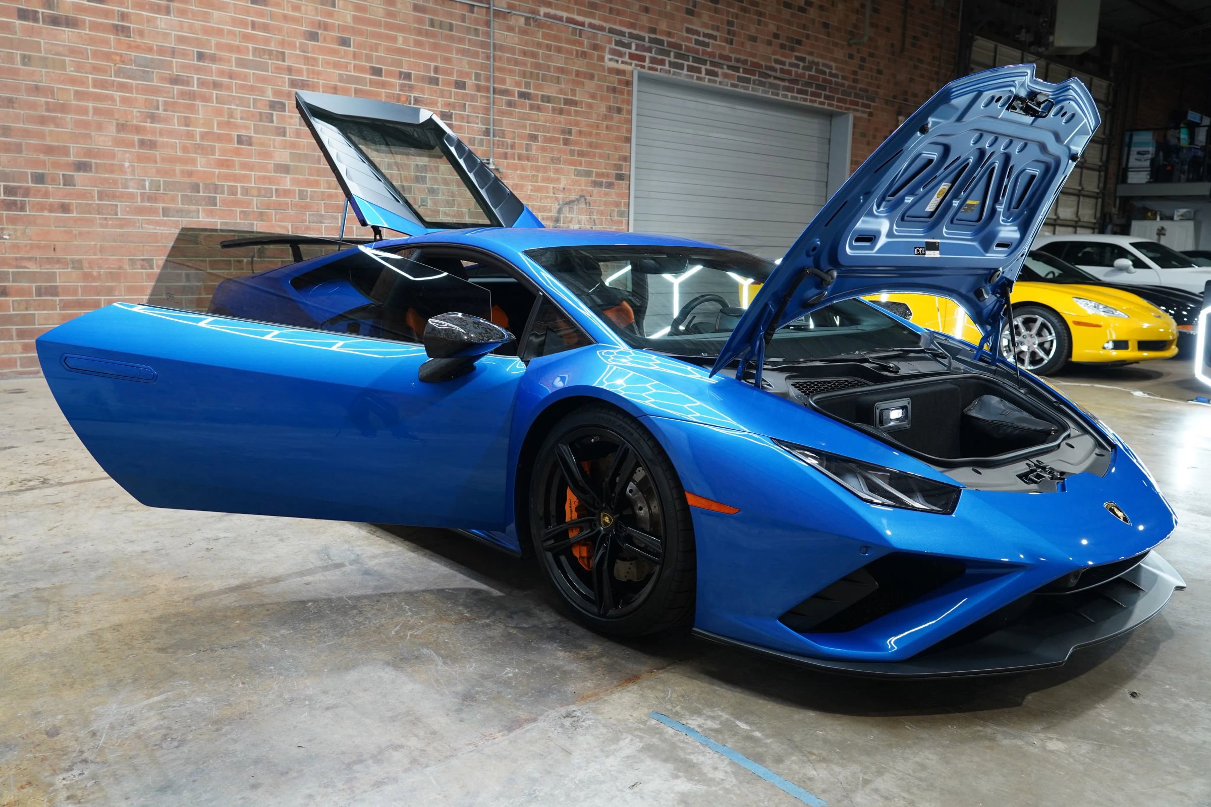 Used 2020 Lamborghini Huracan EVO image 32