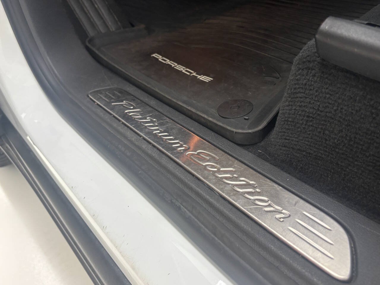 Used 2014 Porsche Cayenne Platinum Edition AWD/4WD image 19