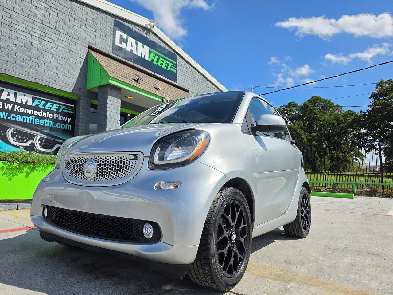Used 2016 smart fortwo passion w/ Sport Package RWD image 2