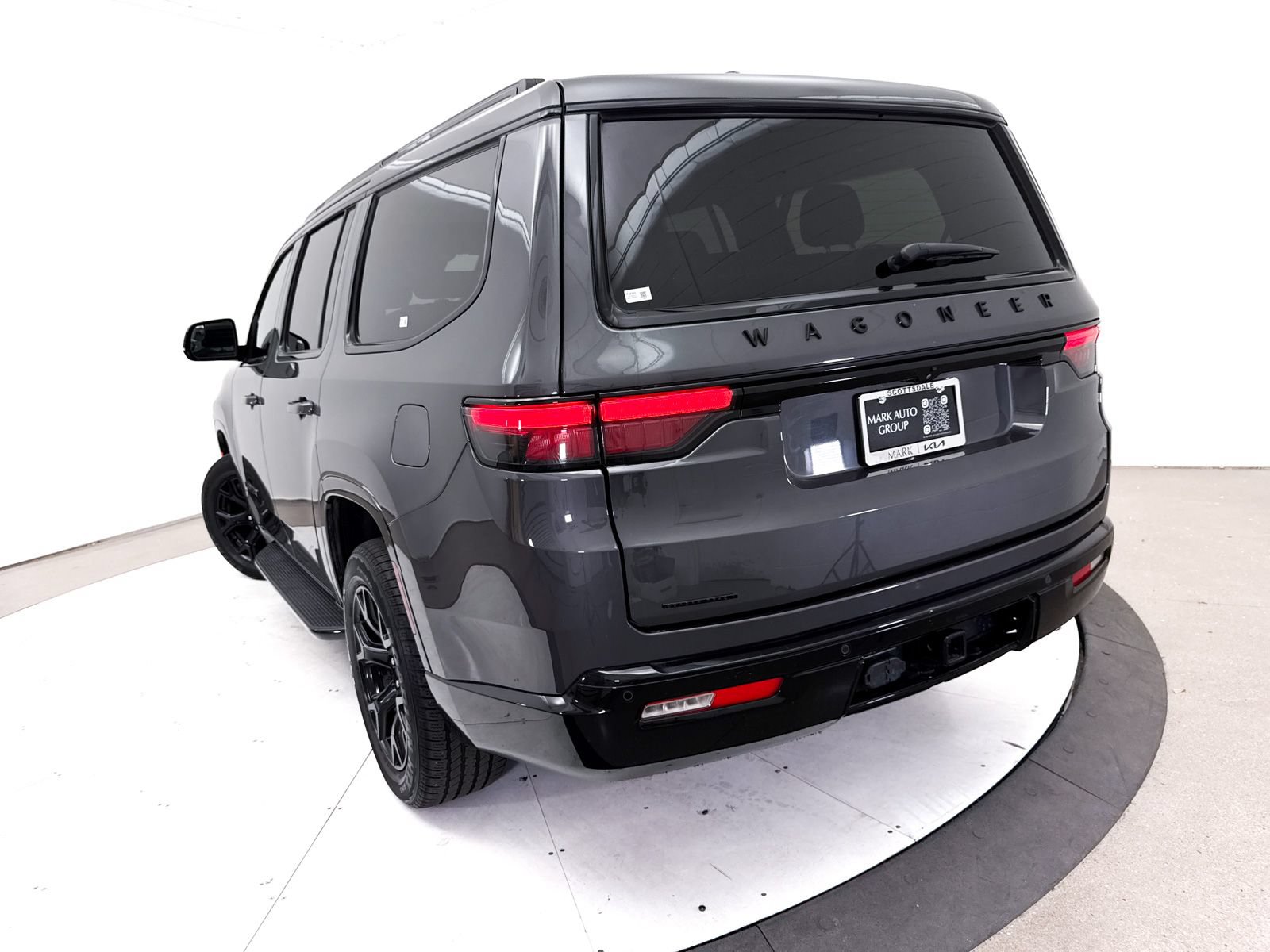 Used 2023 Jeep Wagoneer Series II AWD/4WD image 9