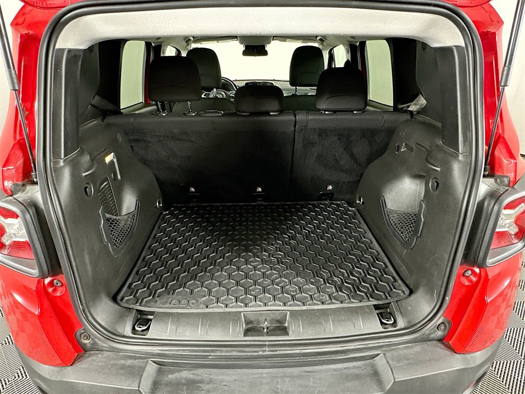 Used 2018 Jeep Renegade Latitude w/ Cold Weather Group image 12