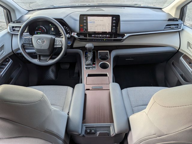 Used 2024 Toyota Sienna LE FWD image 18