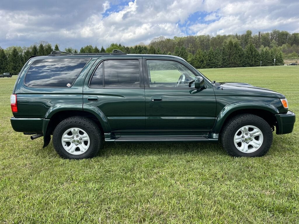 Used 2001 Toyota 4Runner SR5 AWD/4WD image 3