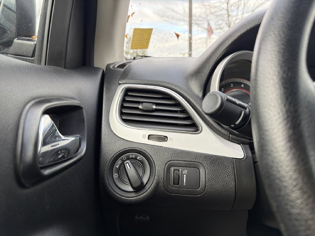 Used 2020 Dodge Journey SE FWD image 18
