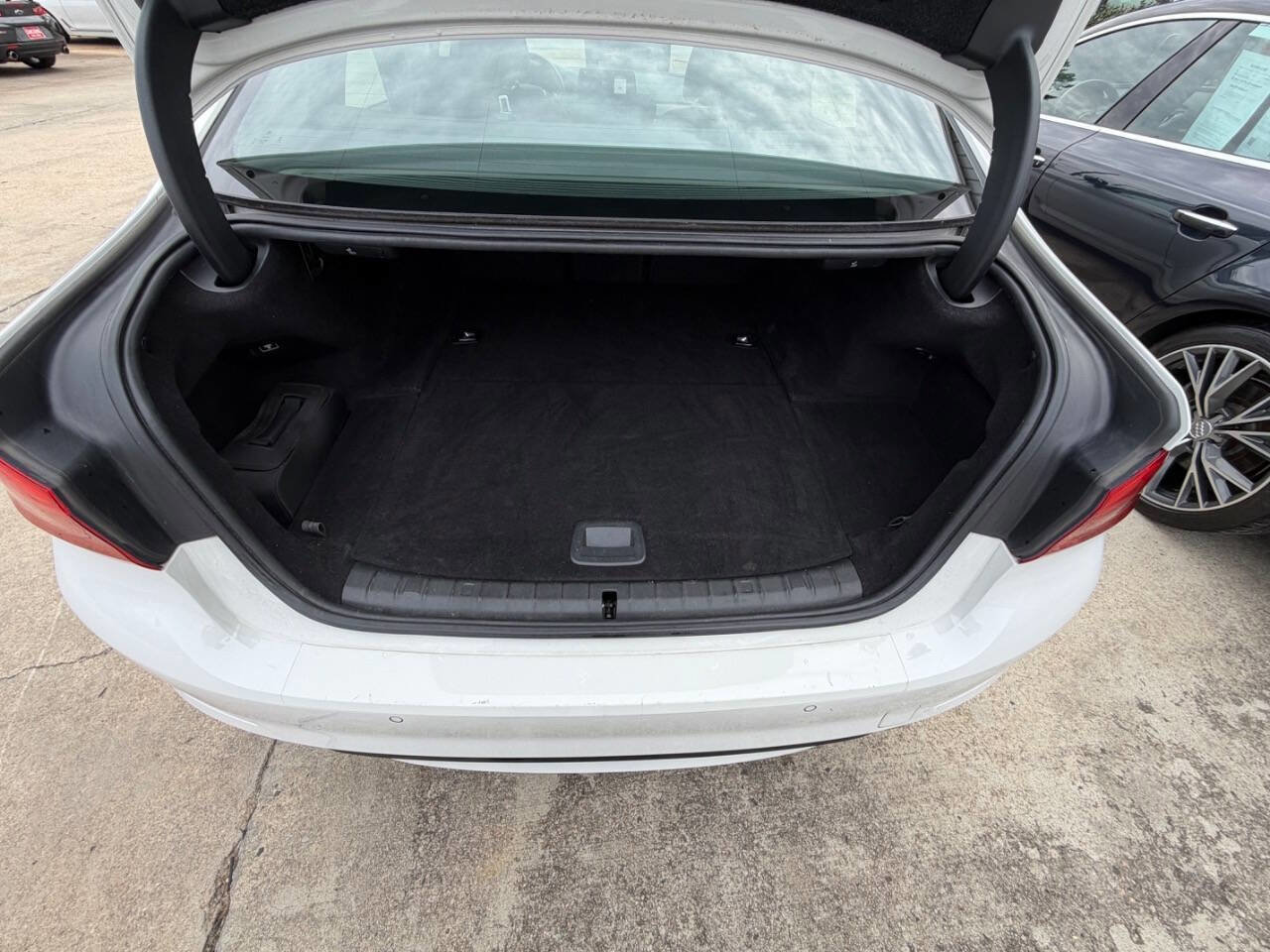 Used 2019 BMW 530e w/ Convenience Package image 8