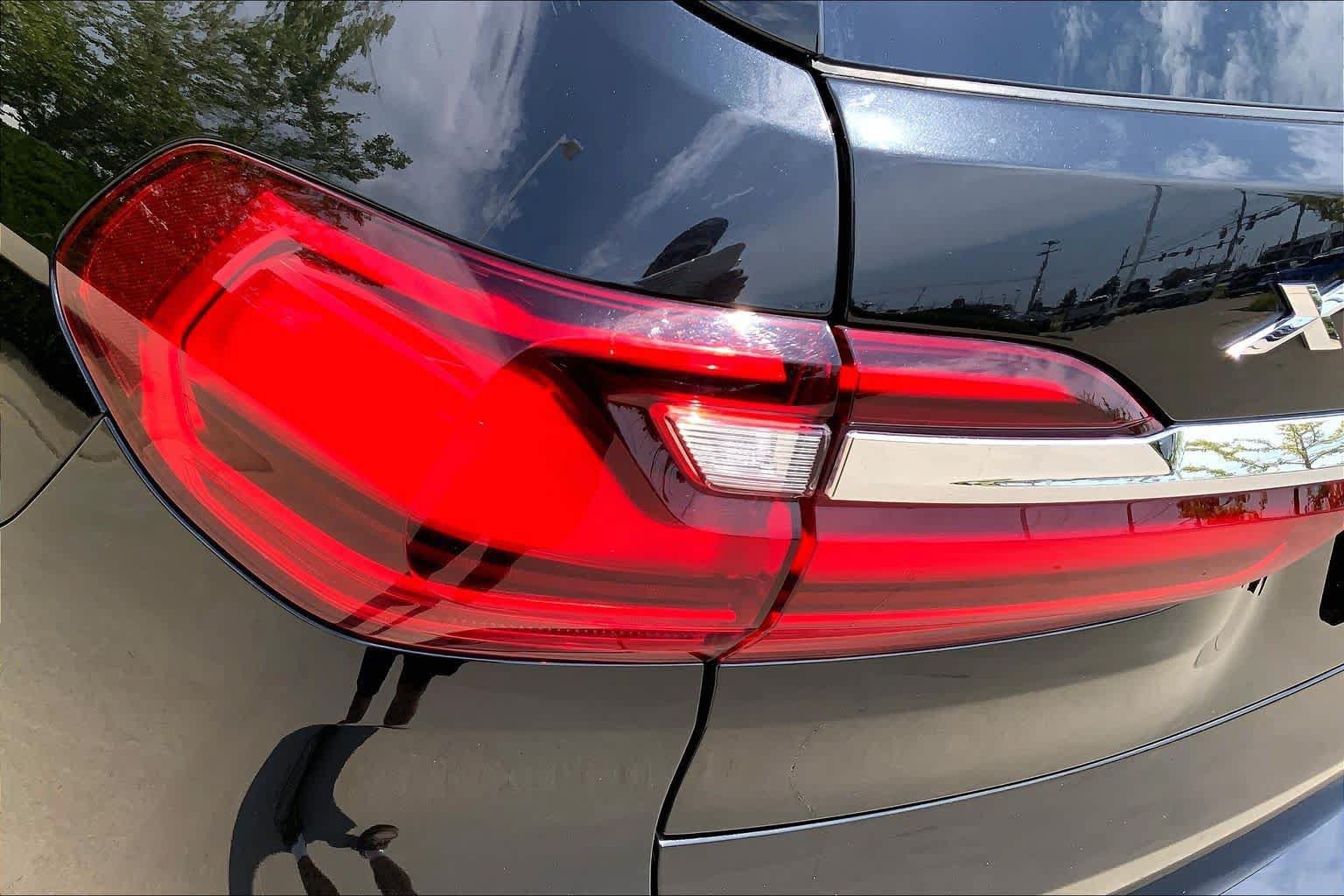 Used 2020 BMW X7 xDrive40i w/ M Sport Package AWD/4WD image 27