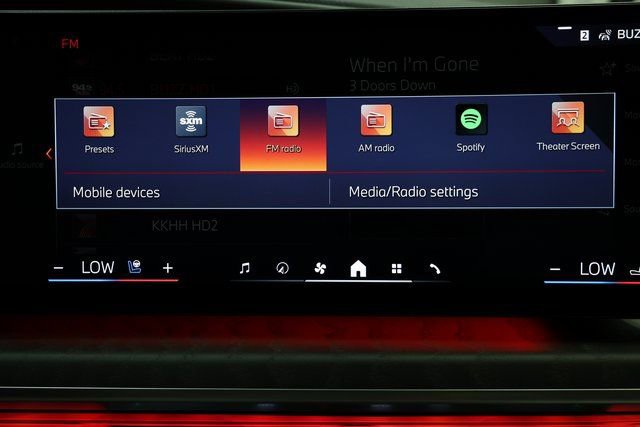 Used 2024 BMW 760i xDrive w/ Executive Package image 98