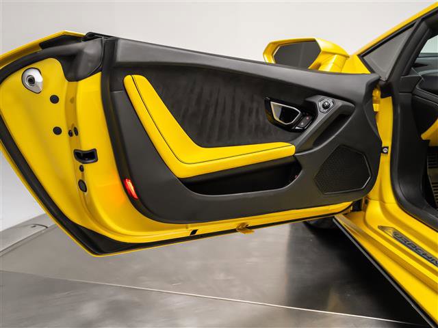 Used 2020 Lamborghini Huracan EVO image 27