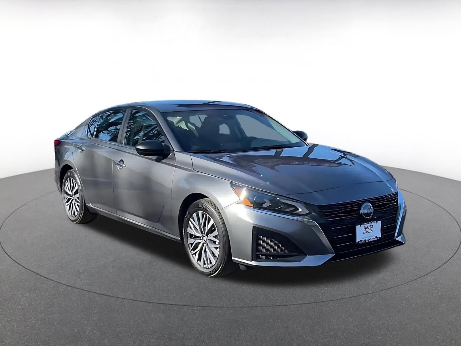 Used 2025 Nissan Altima 2.5 SV image 2