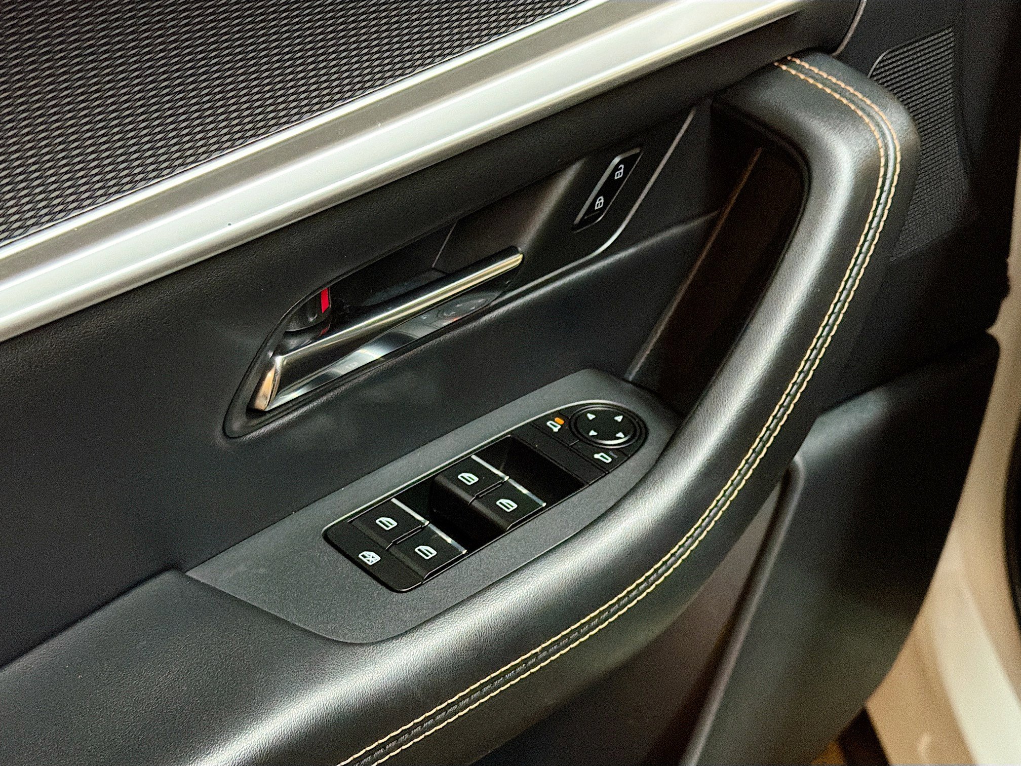 Used 2024 MAZDA CX-90 Plug-In Hybrid w/ Premium Pkg image 15