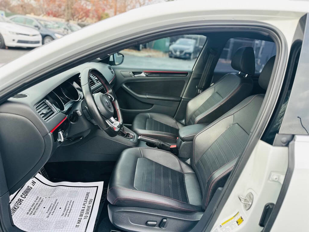 Used 2017 Volkswagen Jetta GLI image 21
