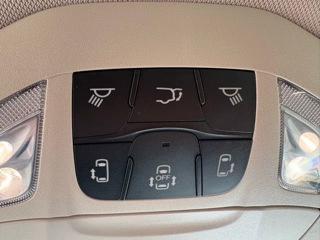 Used 2023 Chrysler Voyager LX image 23