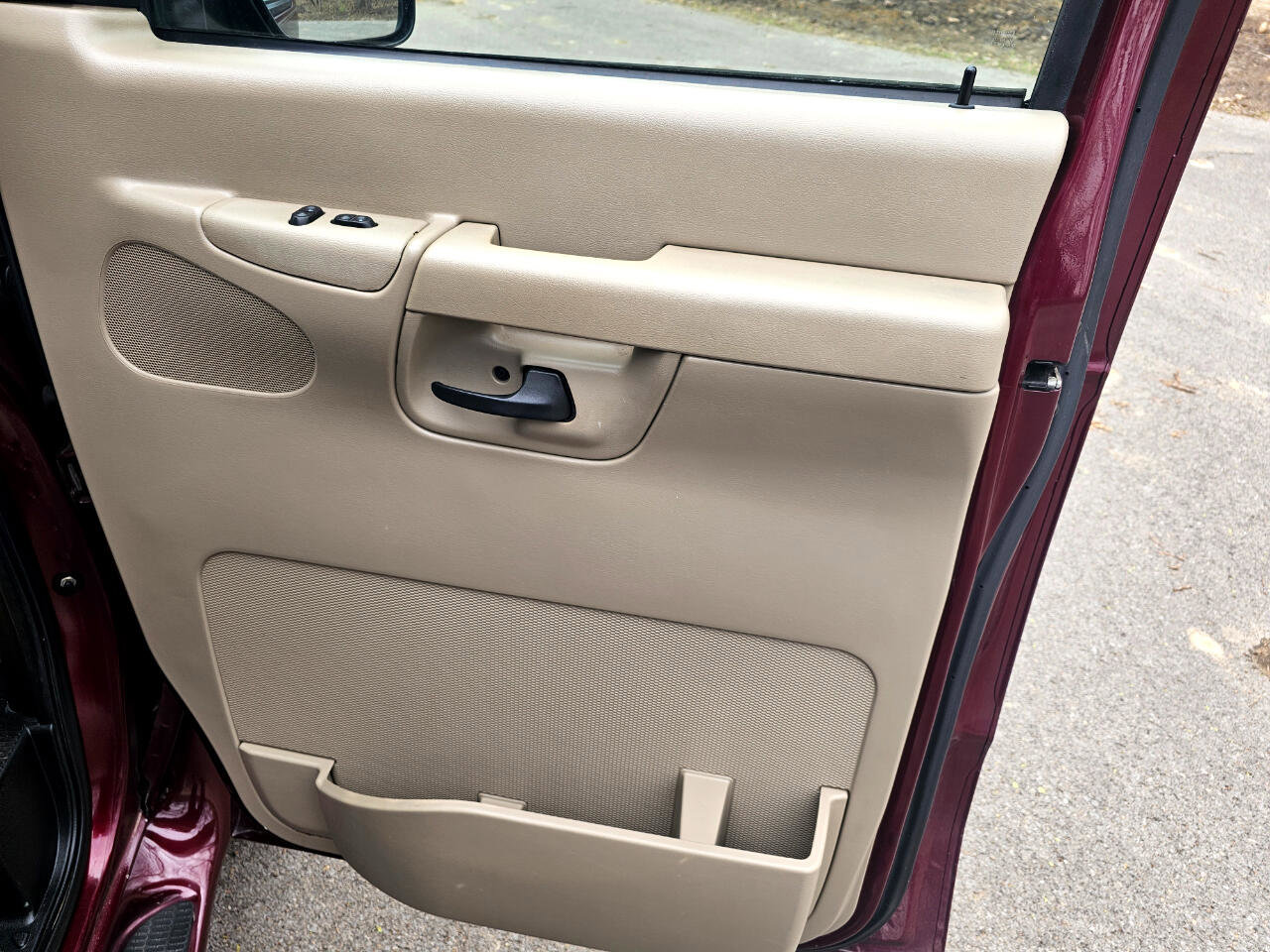 Used 2004 Ford E-250 and Econoline 250 image 18