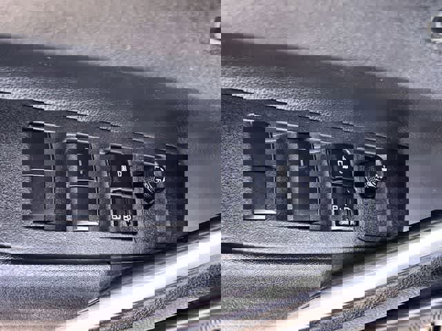 Used 2022 Toyota Corolla Cross XLE image 30