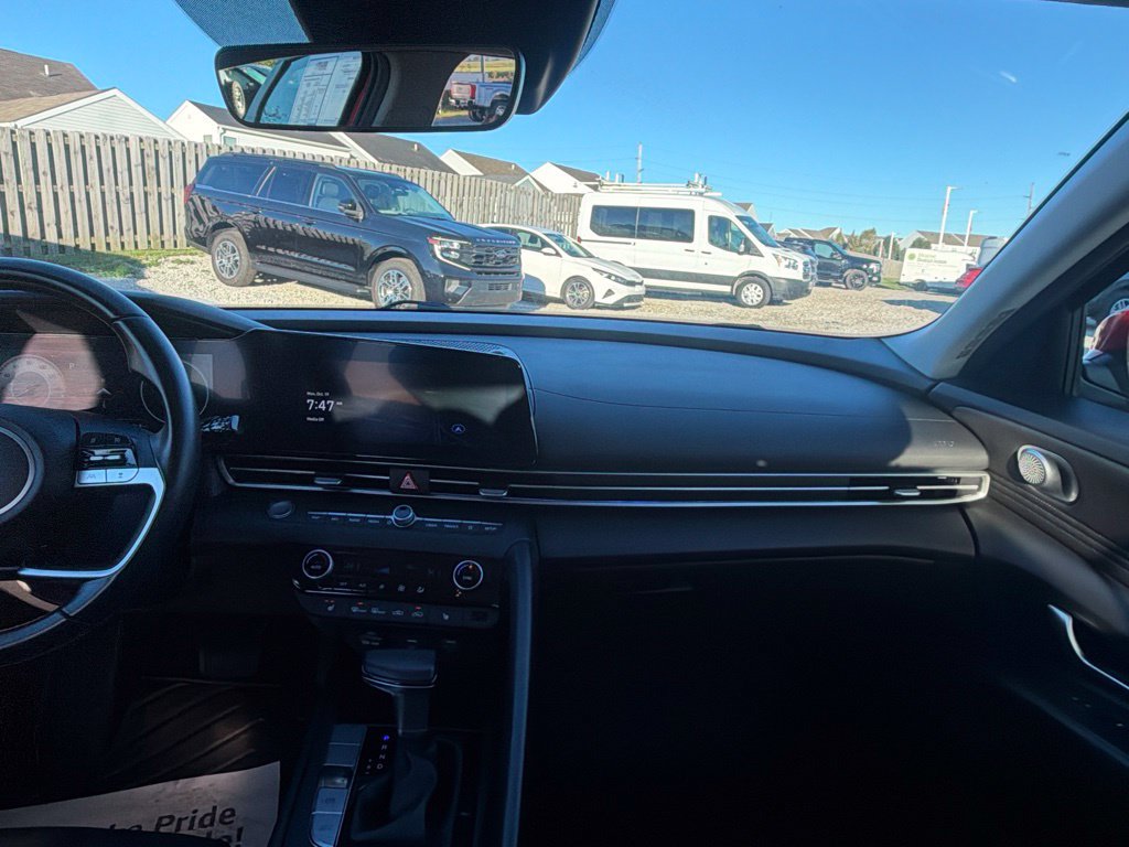 Used 2023 Hyundai Elantra Limited FWD image 24