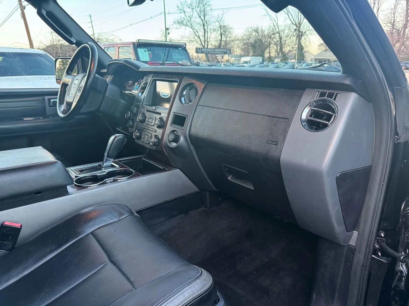 Used 2017 Ford Expedition EL Platinum image 24