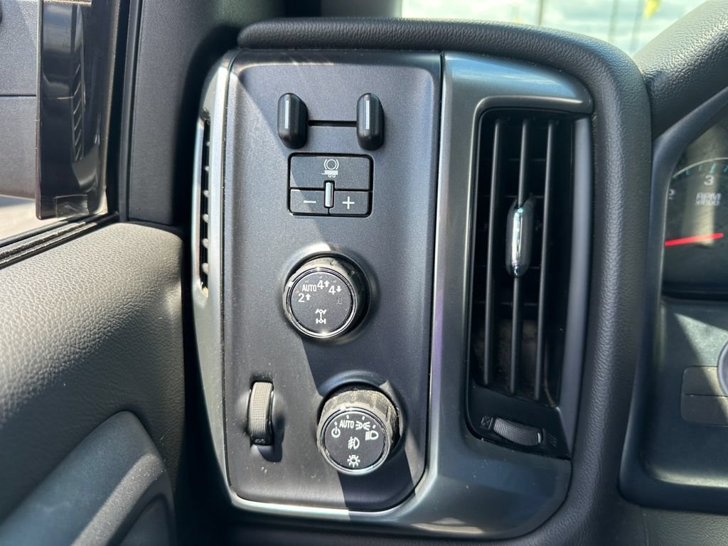 Used 2019 Chevrolet Silverado 1500 LT w/ All Star Edition AWD/4WD image 26