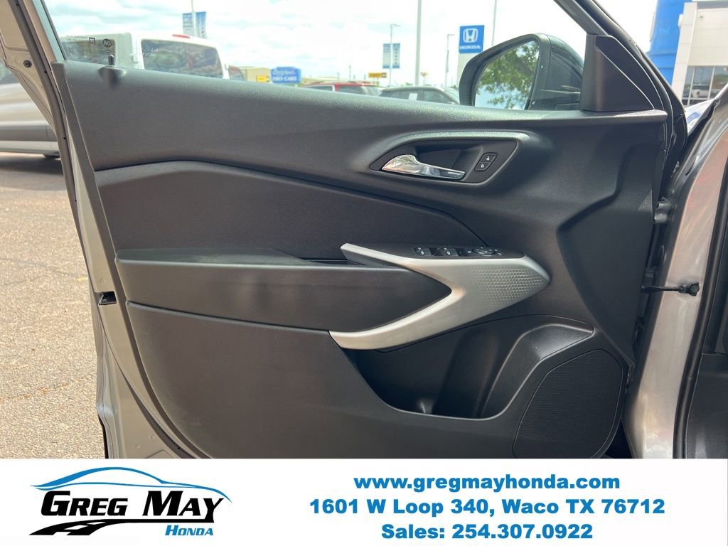 Used 2024 Chevrolet Trax RS FWD image 21