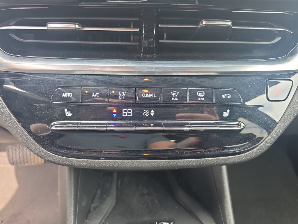 Certified 2024 Buick Envista Avenir FWD image 23