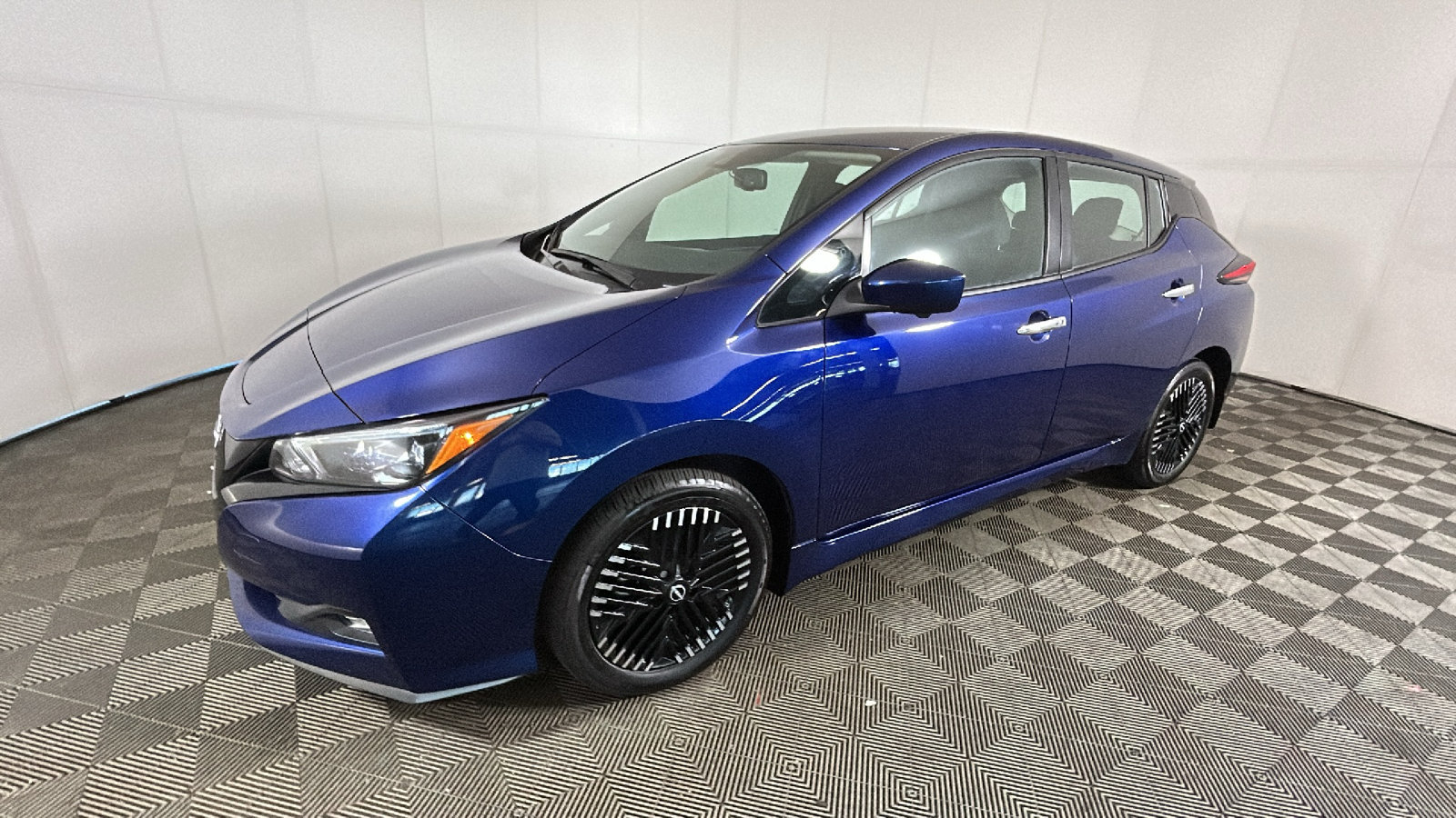 Used 2025 Nissan Leaf SV Plus FWD image 8