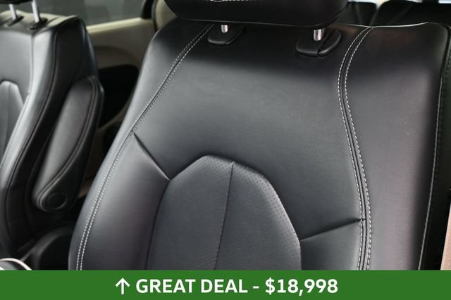 Used 2023 Chrysler Pacifica Touring-L FWD image 15