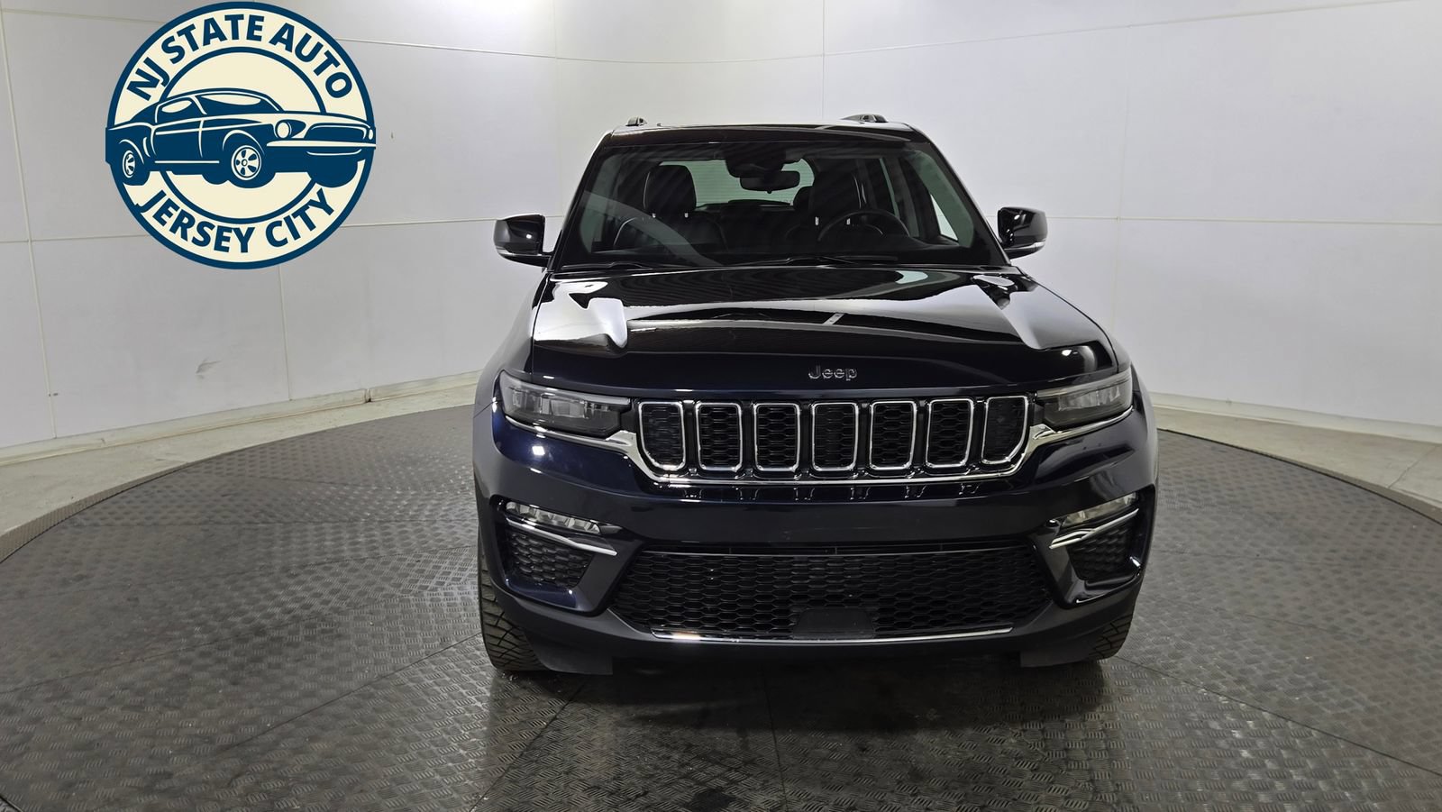 Used 2024 Jeep Grand Cherokee Limited AWD/4WD image 2