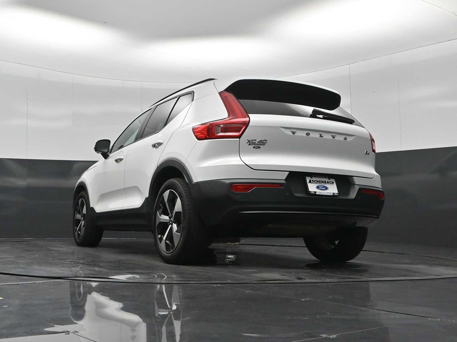Used 2023 Volvo XC40 B4 Ultimate FWD image 31