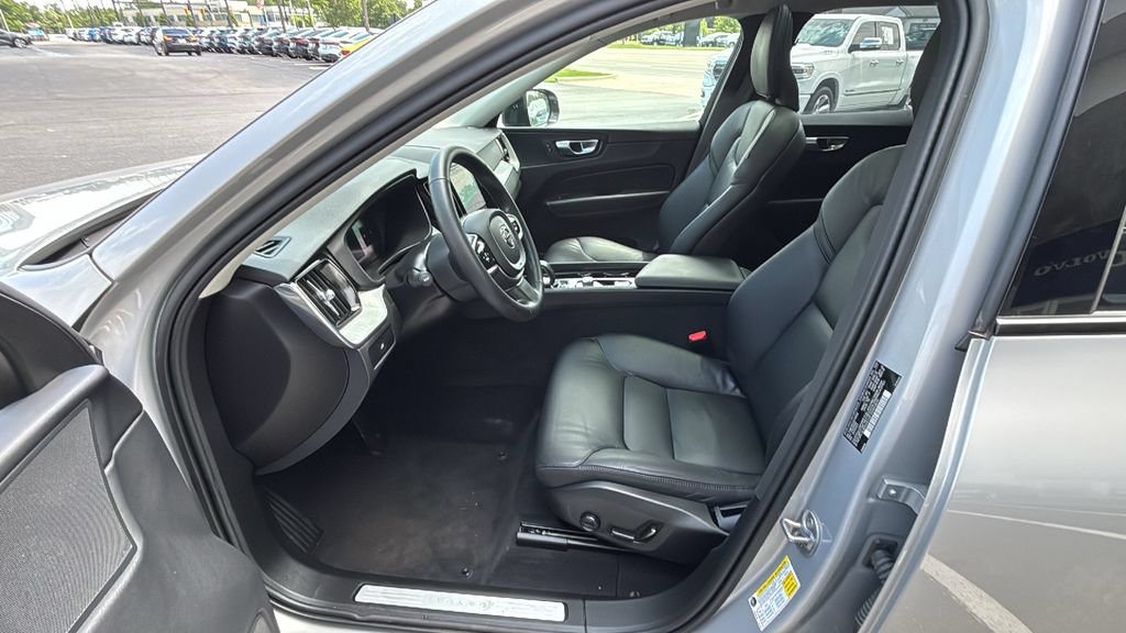 Certified 2025 Volvo XC60 B5 Plus AWD/4WD image 24