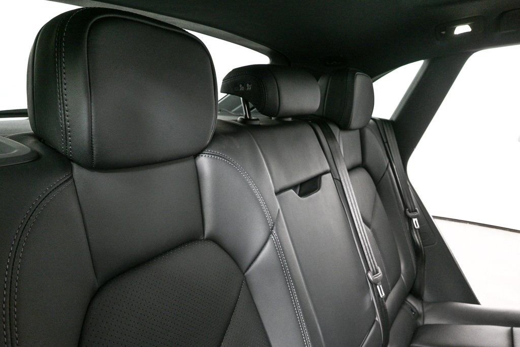 Certified 2026 Porsche Macan AWD/4WD image 22