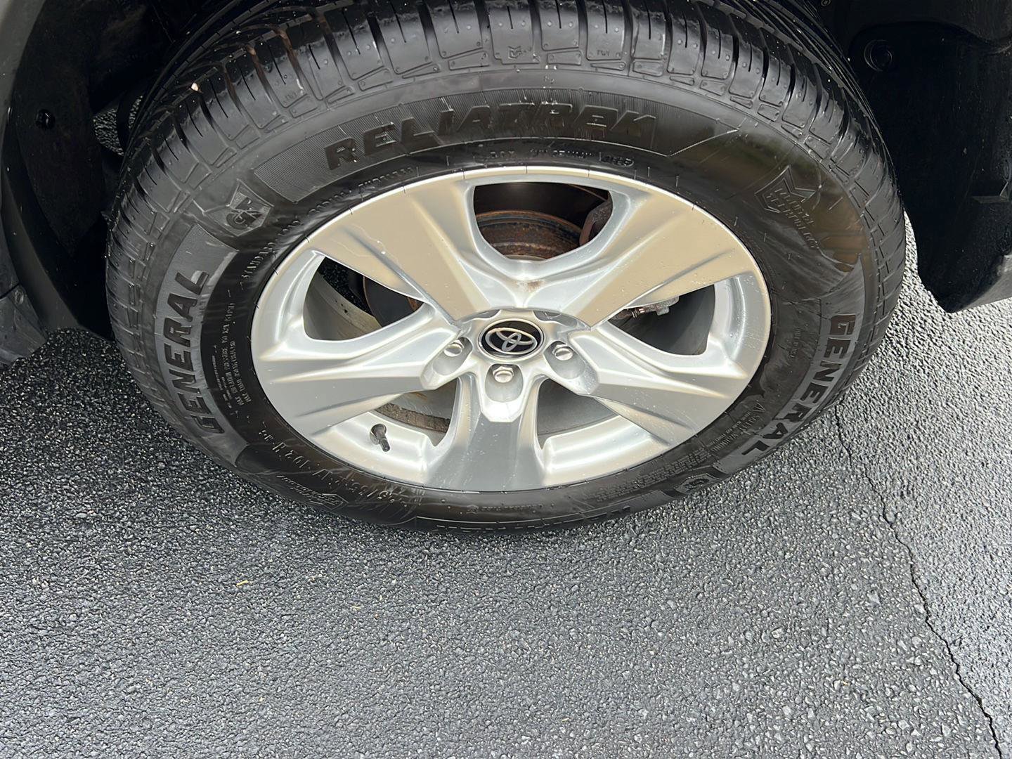 Used 2021 Toyota RAV4 XLE image 37