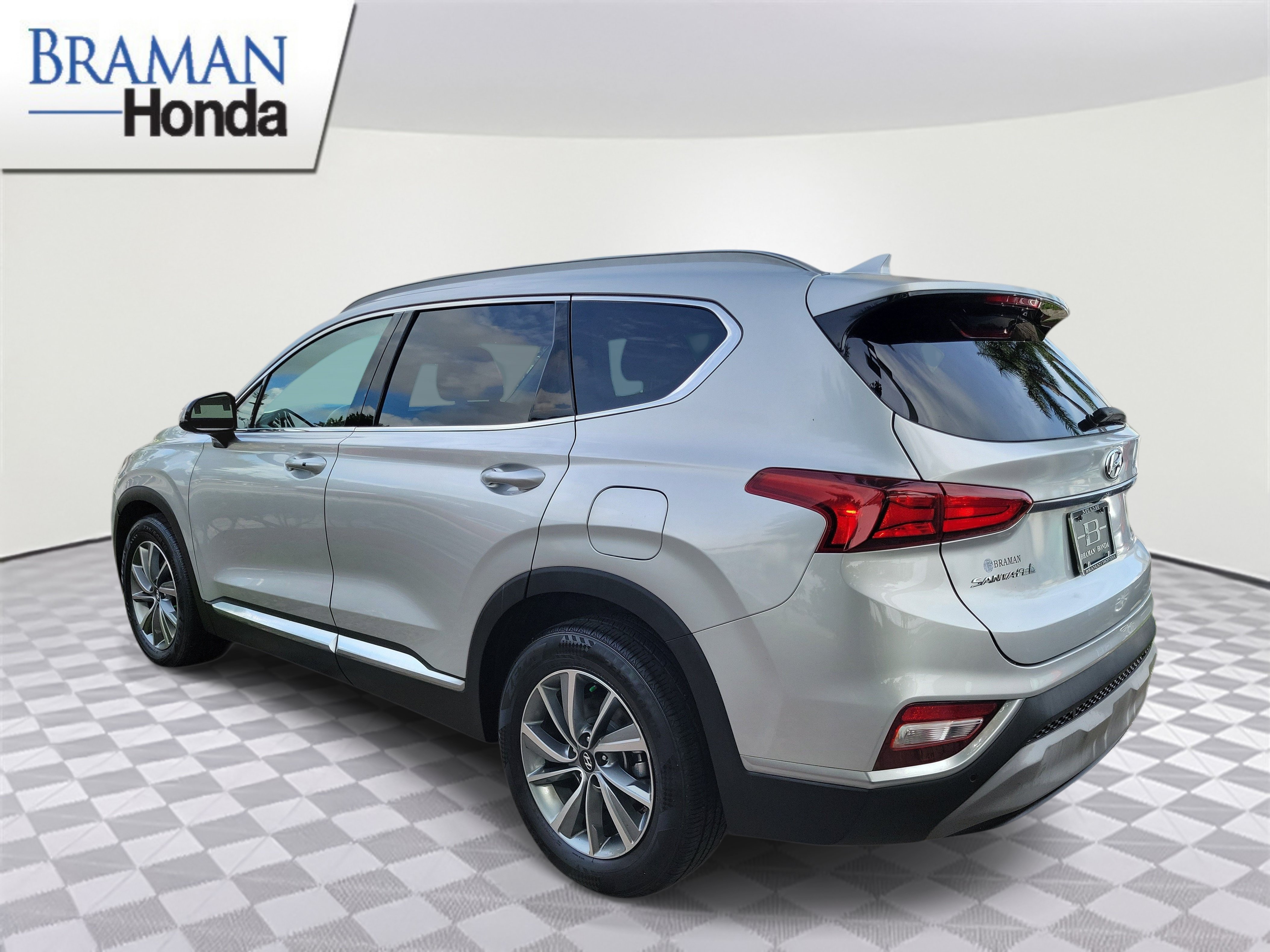 Used 2019 Hyundai Santa Fe SEL FWD image 4