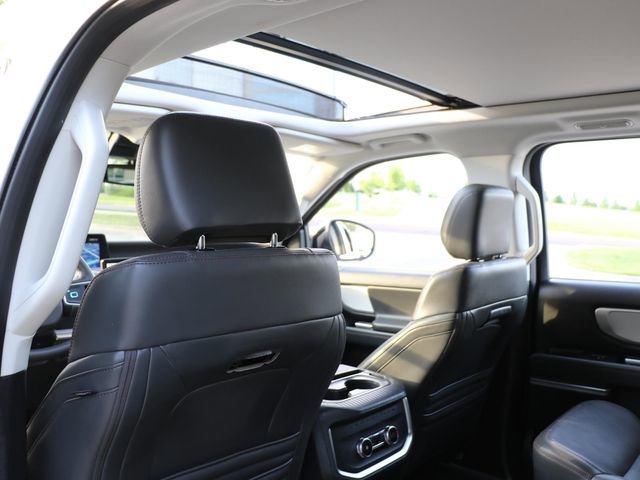 Used 2025 Ford Expedition Active AWD/4WD image 16