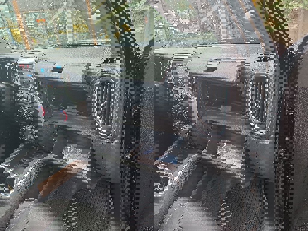 Used 2020 Chevrolet Silverado 1500 RST image 35