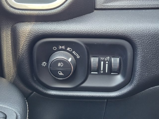 Used 2026 RAM 2500 Laramie AWD/4WD image 29