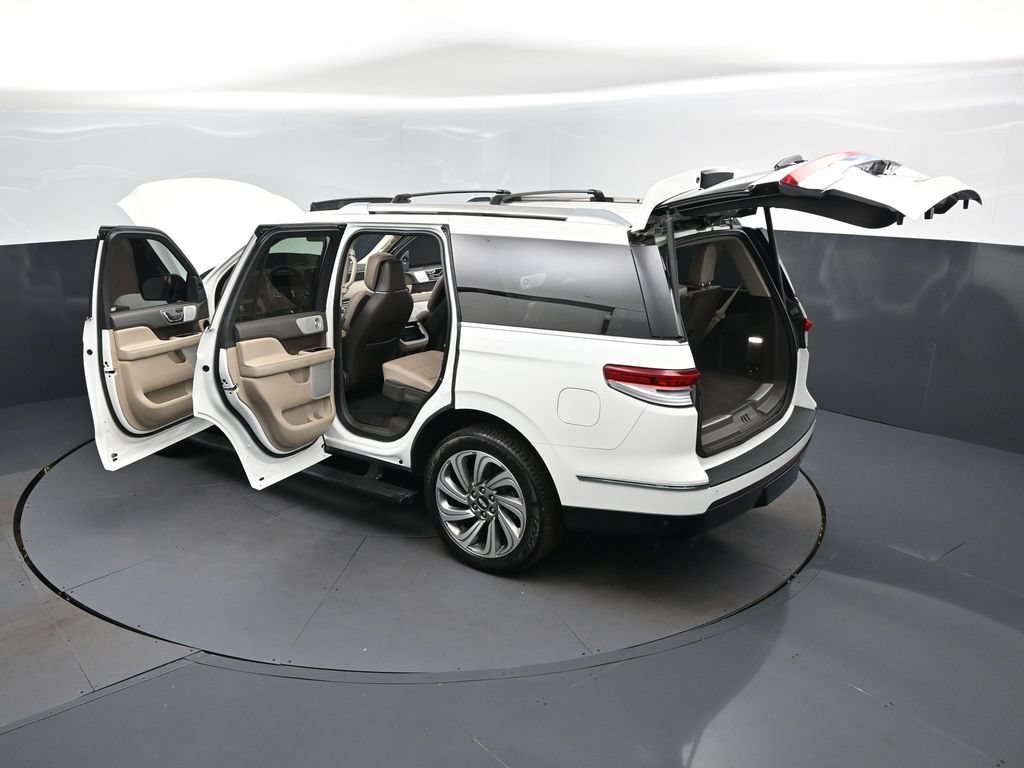 Used 2023 Lincoln Navigator Reserve AWD/4WD image 47