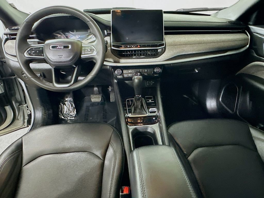 Used 2024 Jeep Compass Latitude image 16