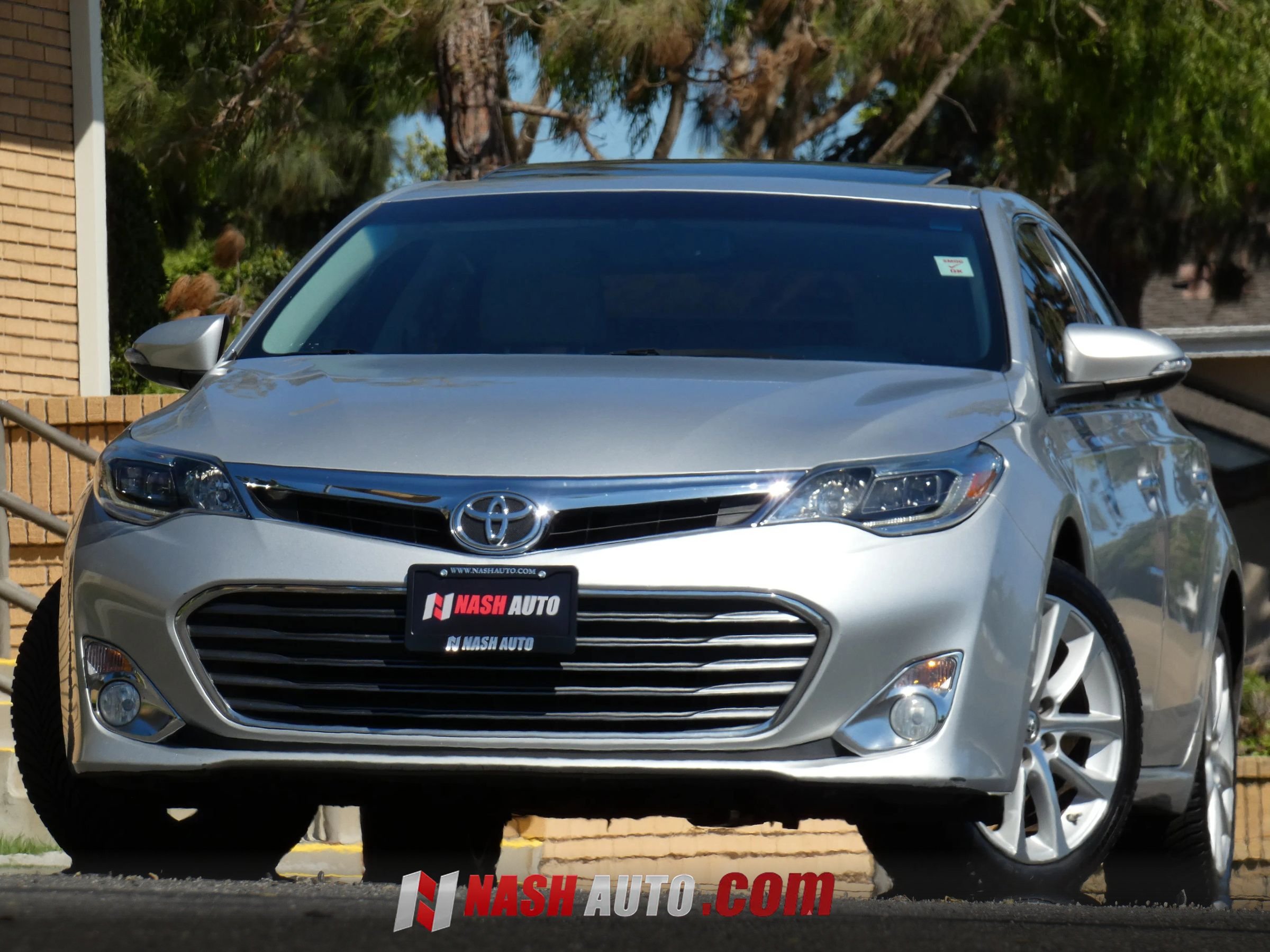 Used 2014 Toyota Avalon Limited FWD image 2