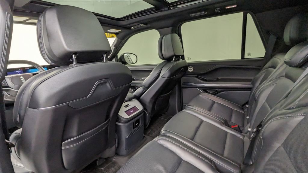 Used 2025 Lincoln Navigator Reserve w/ Jet Appearance Package image 38