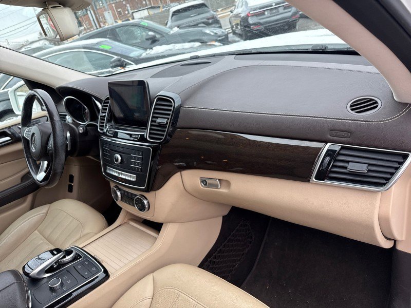 Used 2017 Mercedes-Benz GLS 450 4MATIC image 30