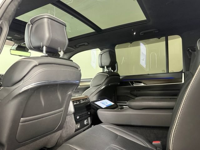 Used 2023 Jeep Grand Wagoneer Series II AWD/4WD image 24