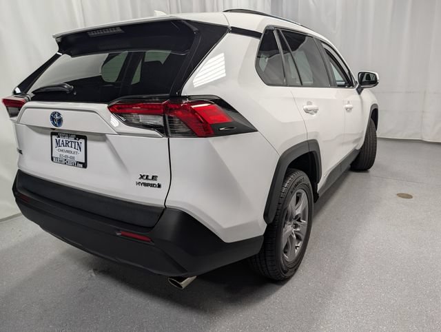 Used 2022 Toyota RAV4 XLE w/ Convenience Package AWD/4WD image 3