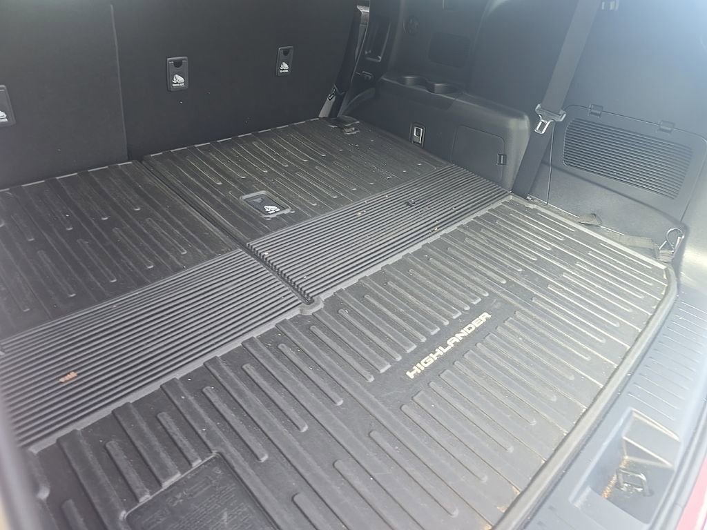 Used 2022 Toyota Highlander Limited image 10
