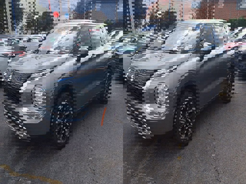 Used 2023 Mitsubishi Outlander SE image 12