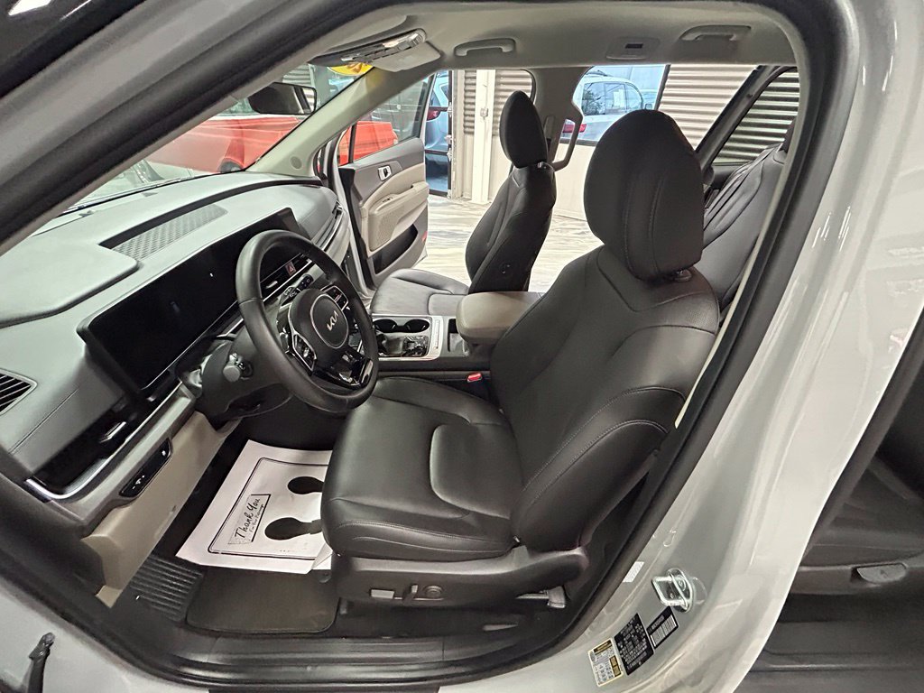Used 2025 Kia Carnival EX FWD image 55