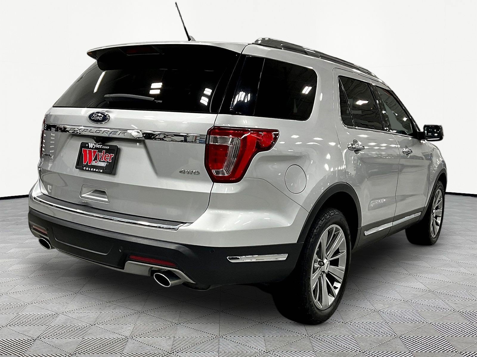 Used 2018 Ford Explorer Limited AWD/4WD image 6