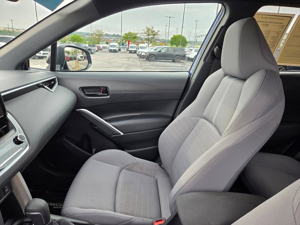 Used 2025 Toyota Corolla Cross AWD Hybrid w/ Moonroof Package image 24